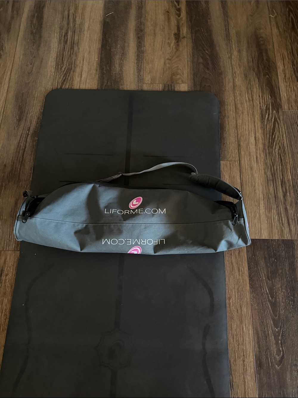 Liforme Classic Yoga Mat Black - Picture 4 of 5